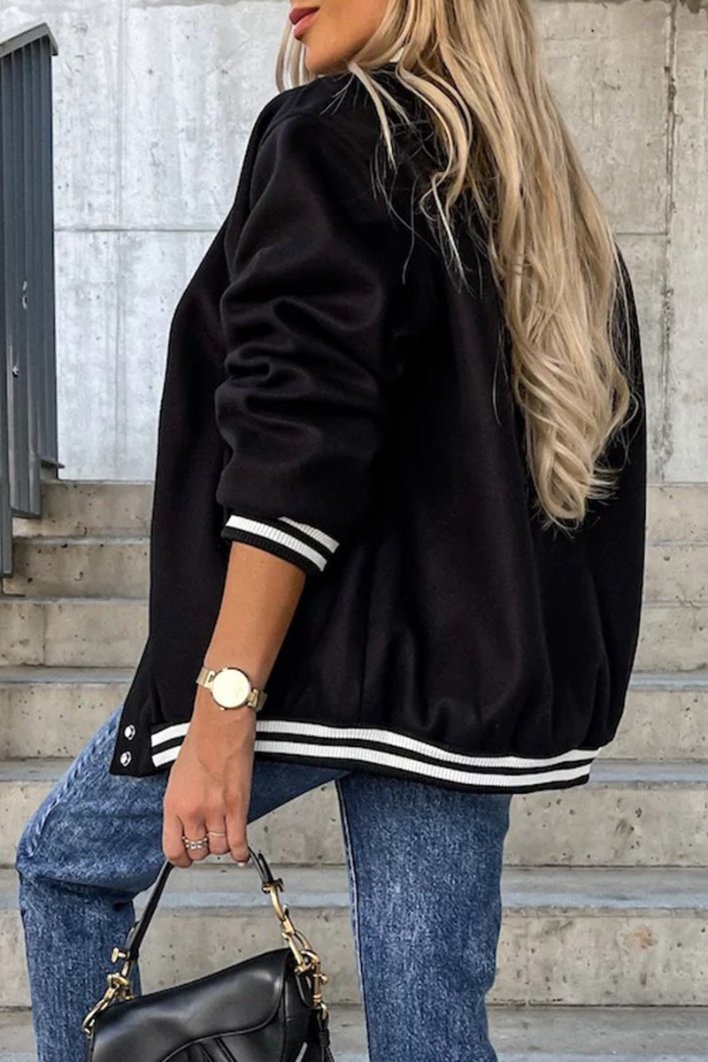 Effortlessly Elegant Jacket with a Timeless Design