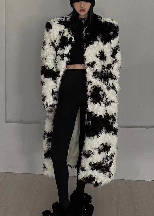 Beautifully Finished Coat in a Timeless Design