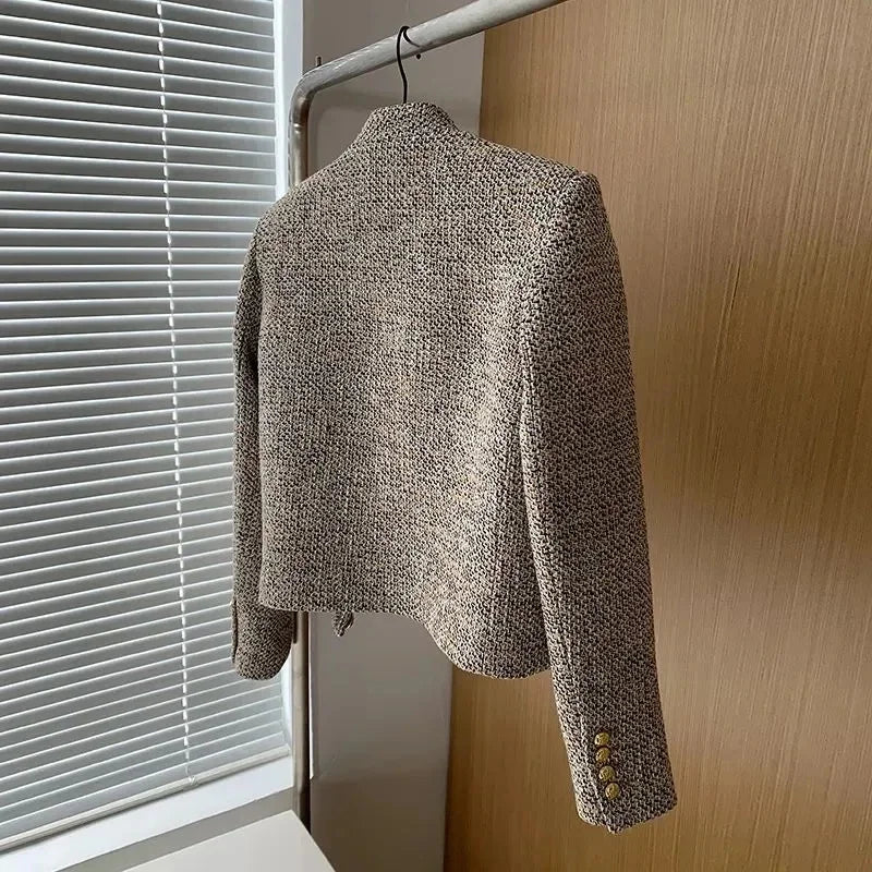 Effortlessly Elegant Jacket with a Timeless Design