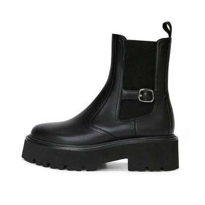 Effortlessly Elegant Boots with a Timeless Design
