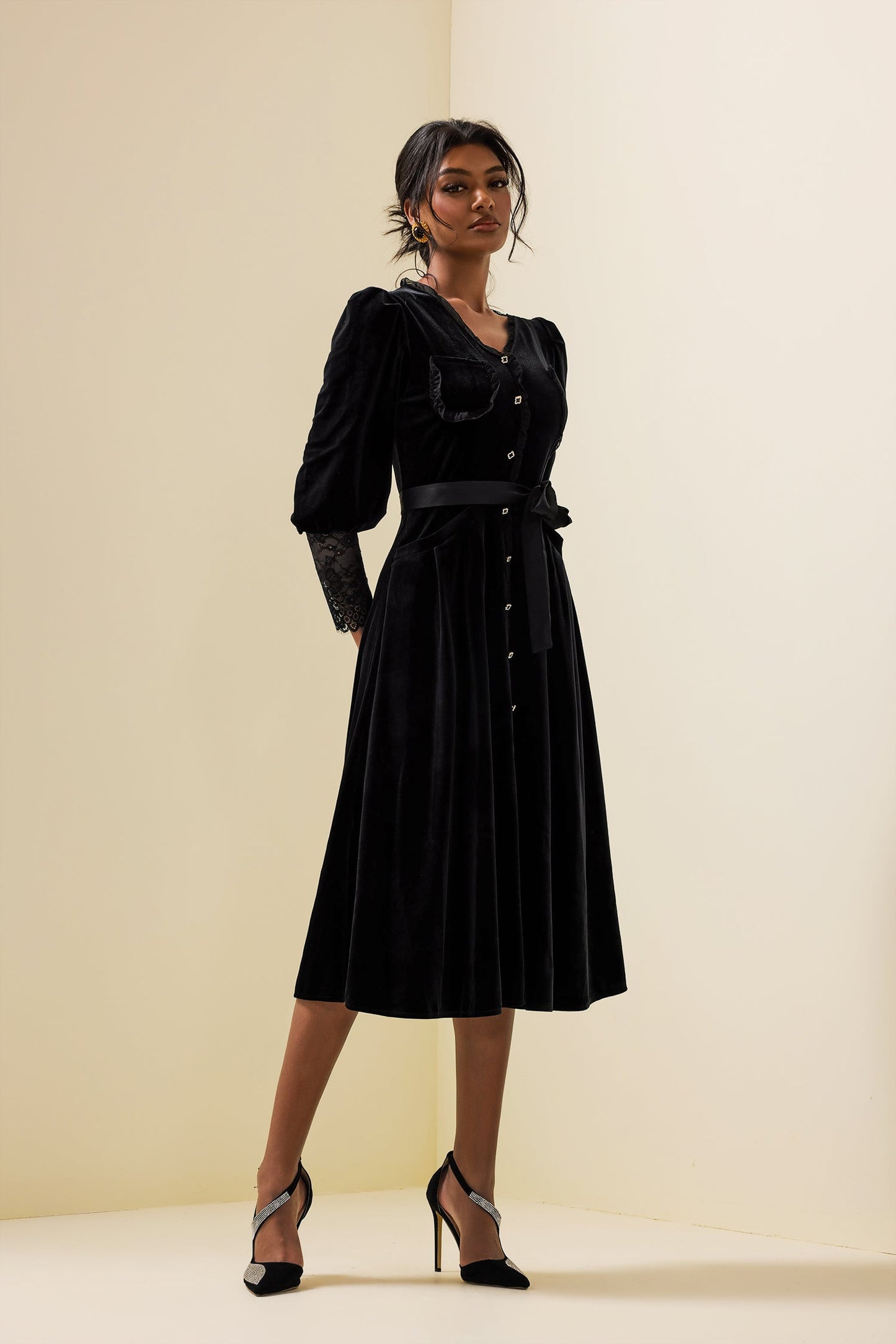 Classic Vintage Dress with a Flattering Fit