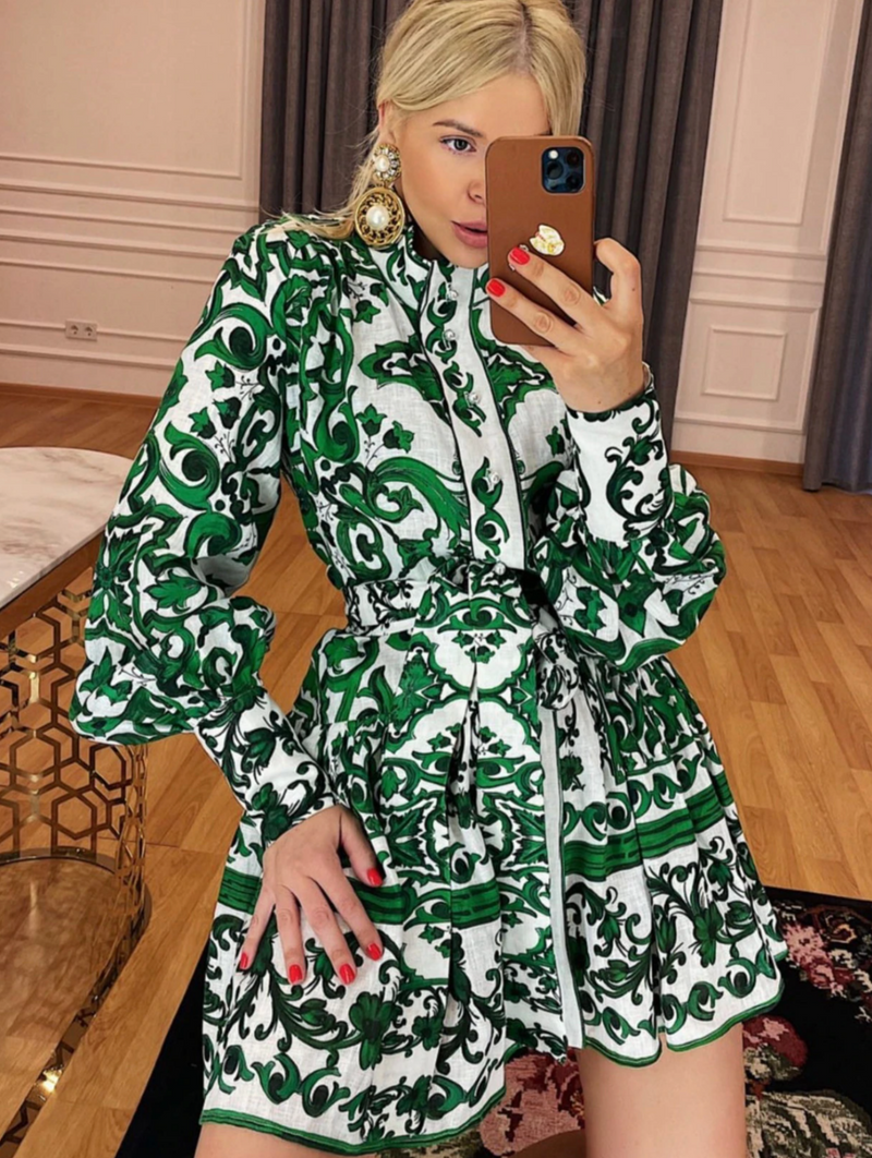 Beautifully Finished Dress in a Timeless Design