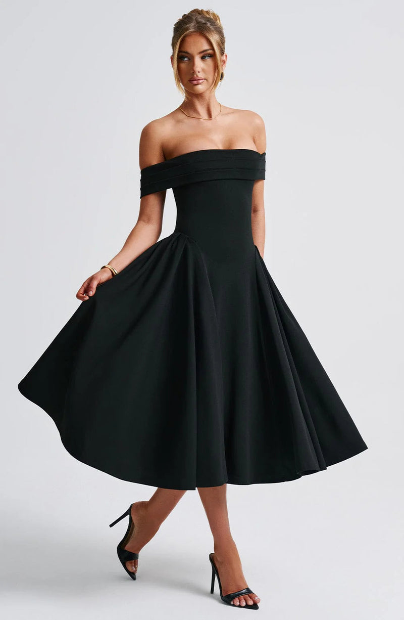 Beautifully Finished Dress in a Timeless Design