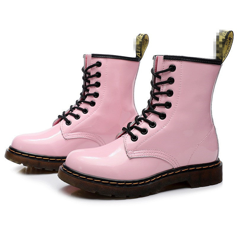 Effortlessly Elegant Boots with a Timeless Design