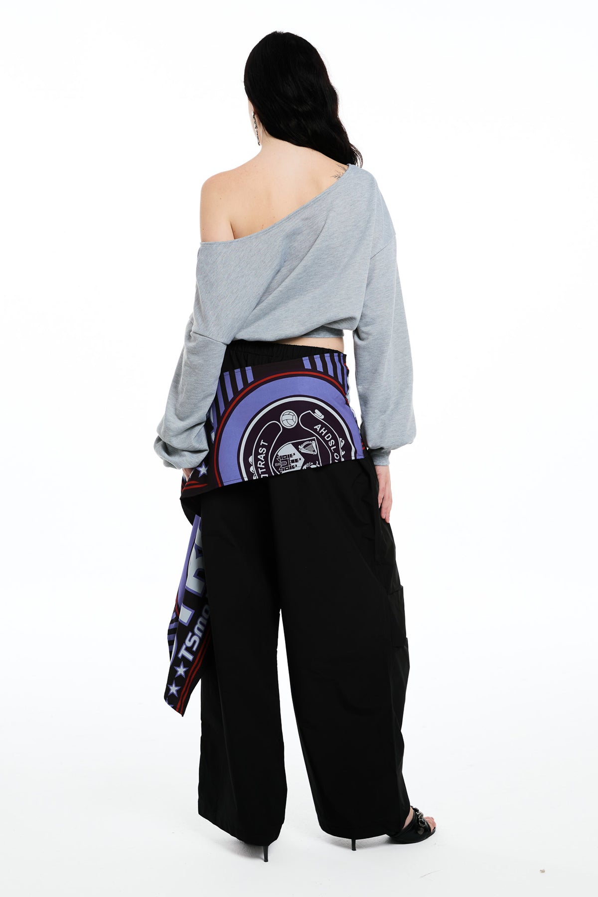 Effortlessly Elegant Pants with a Timeless Design