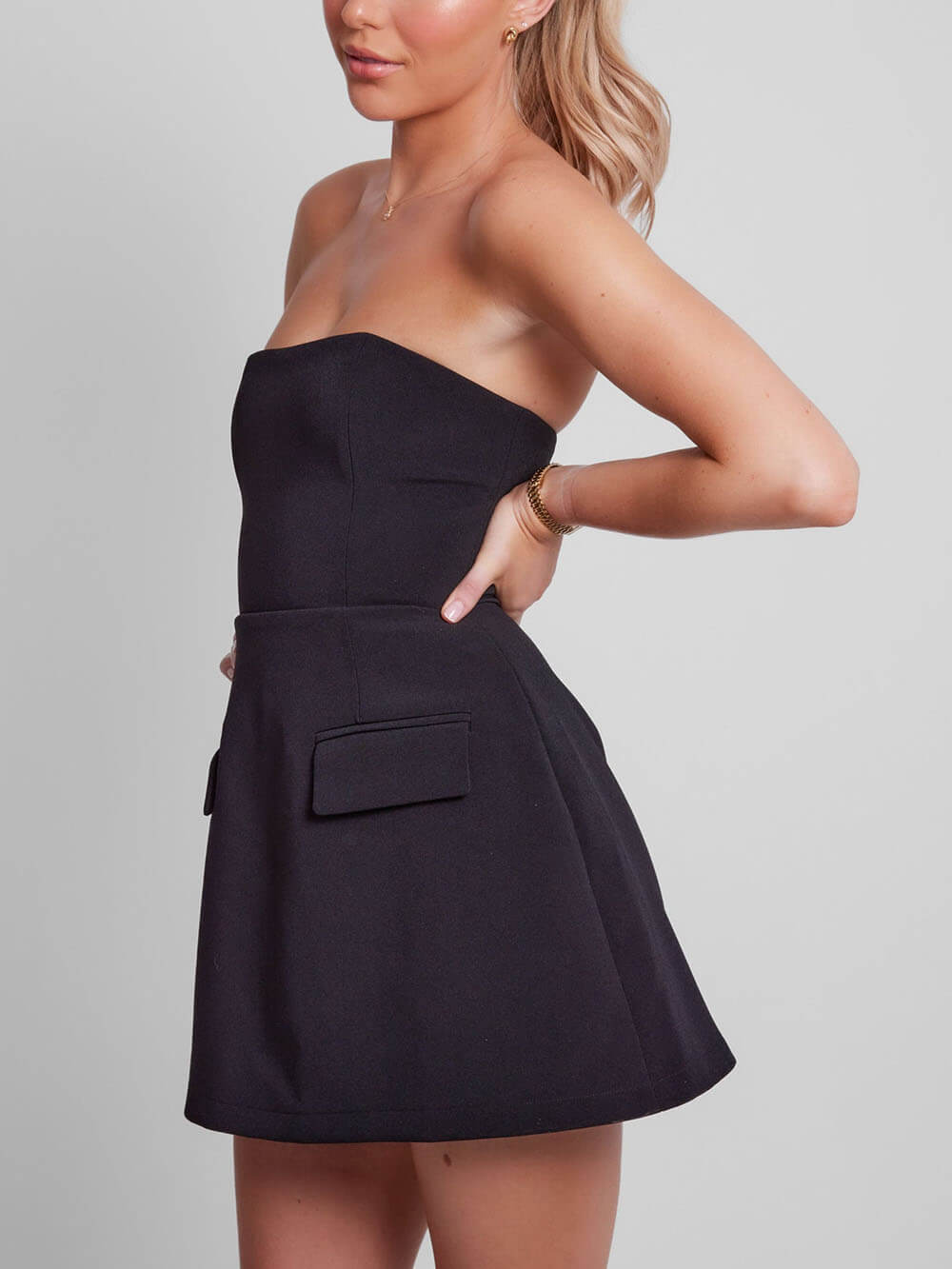 Well Tailored Dress with a Graceful Silhouette