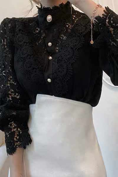 Well Tailored Blouse with a Graceful Silhouette