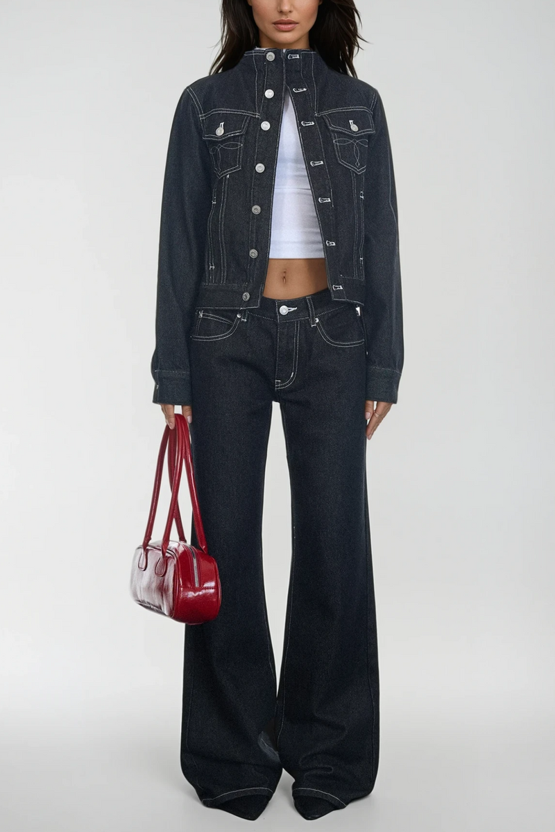 Effortlessly Elegant Garment with a Timeless Design