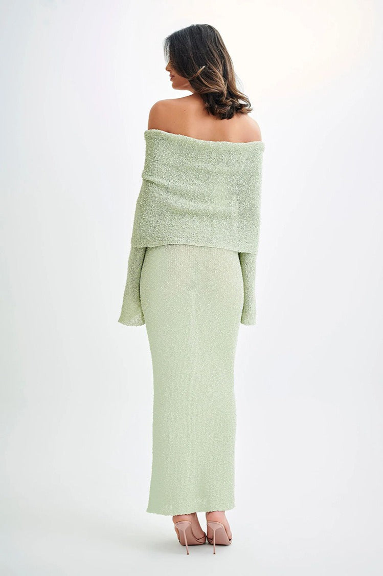 Well Tailored Sweater with a Graceful Silhouette