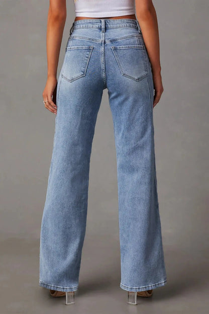 Effortlessly Elegant Pants with a Timeless Design