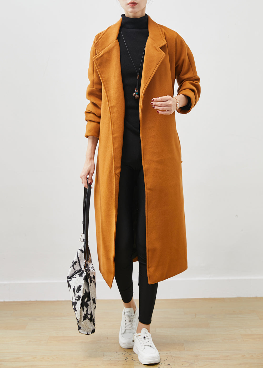 Effortlessly Elegant Coat with a Timeless Design