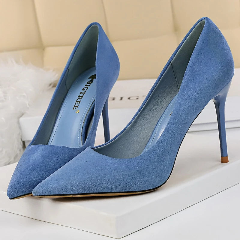 Classic Vintage Heels with a Flattering Fit