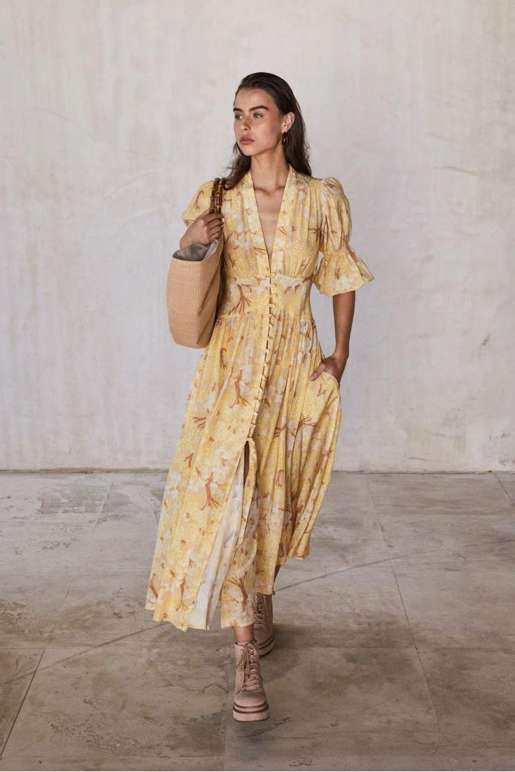 Gracefully Styled Dress for Any Occasion
