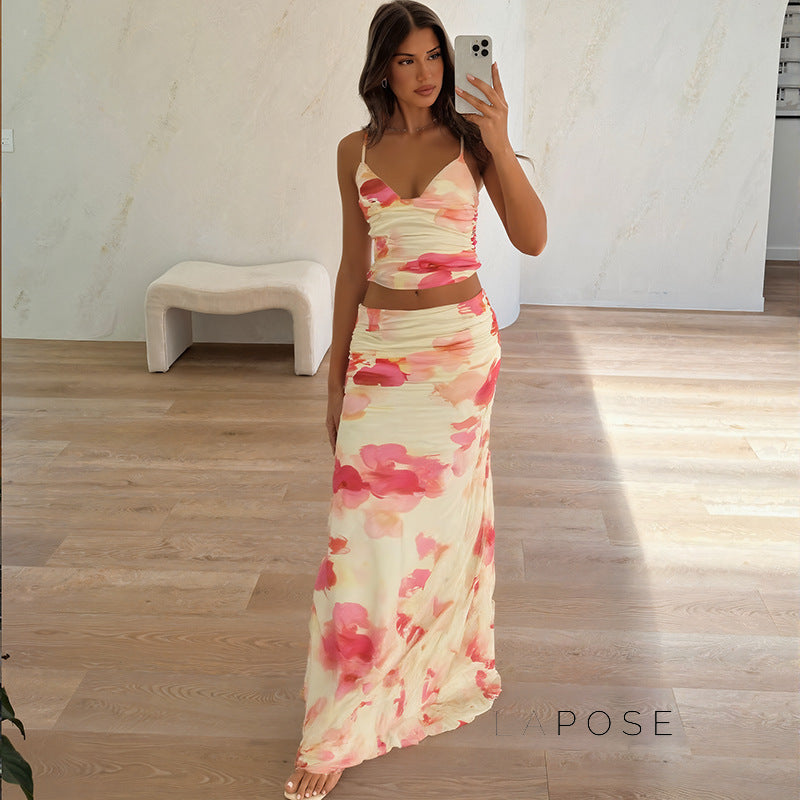 Effortlessly Elegant Garment with a Timeless Design
