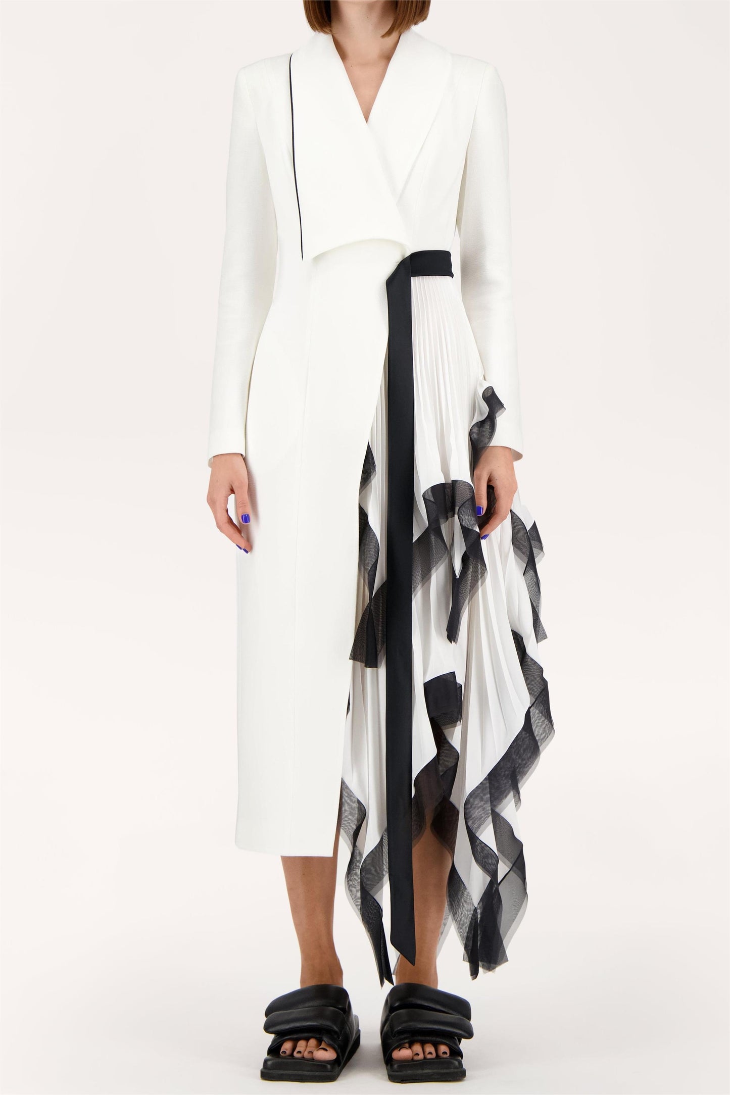 Beautifully Crafted Dress in a Classic Style