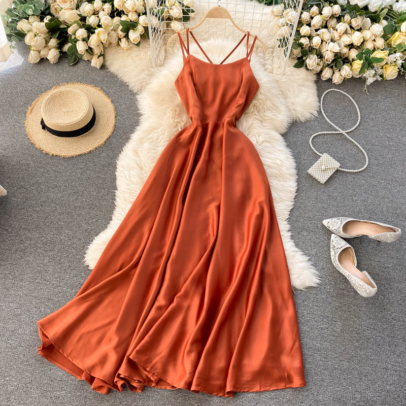 Beautifully Finished Dress in a Timeless Design
