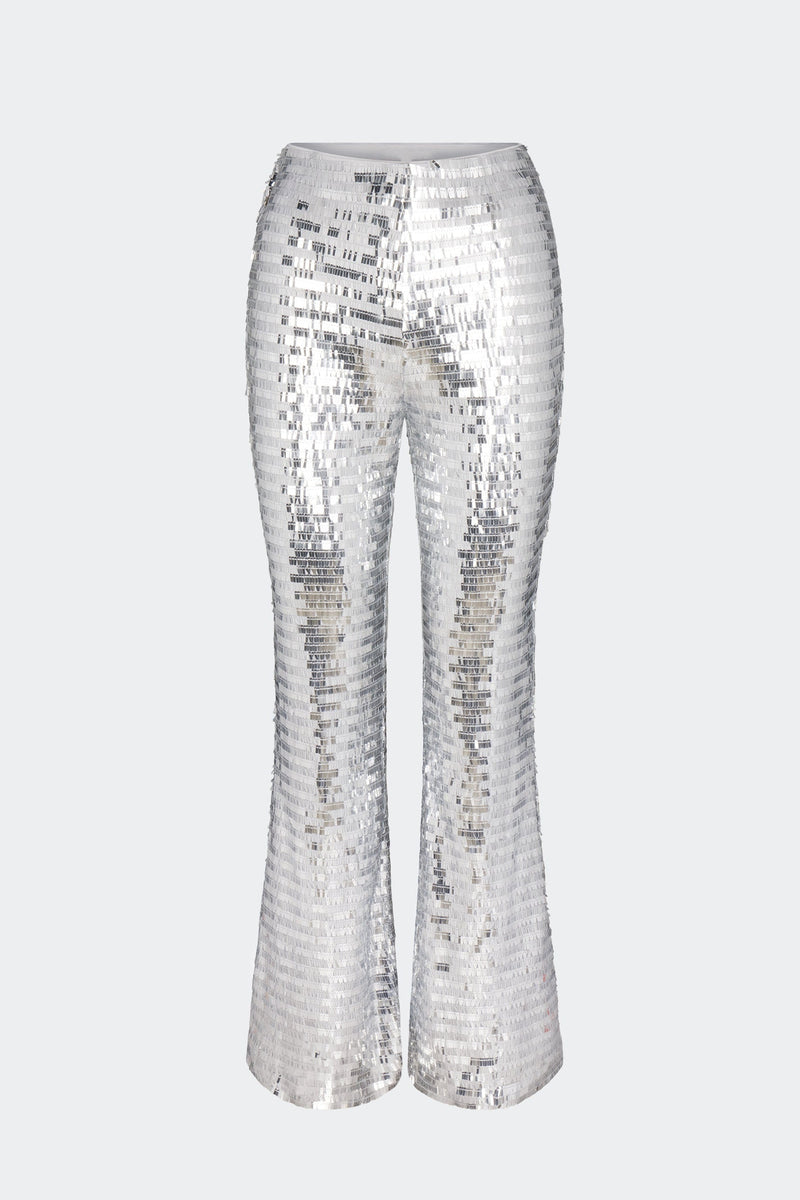 Effortlessly Elegant Garment with a Timeless Design