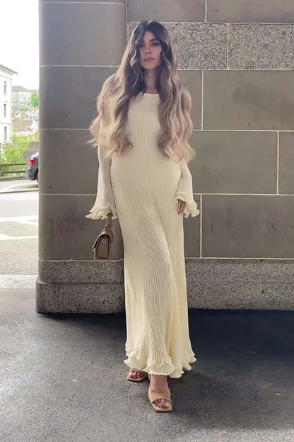 Effortlessly Elegant Dress with a Timeless Design