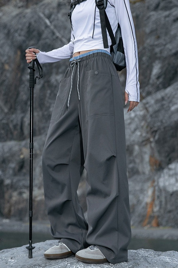 Effortlessly Elegant Pants with a Timeless Design