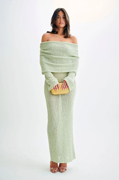 Well Tailored Sweater with a Graceful Silhouette