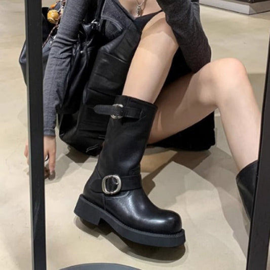 Well Tailored Boots with a Graceful Silhouette