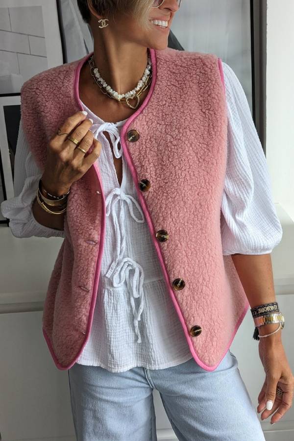 Beautifully Finished Coat in a Timeless Design