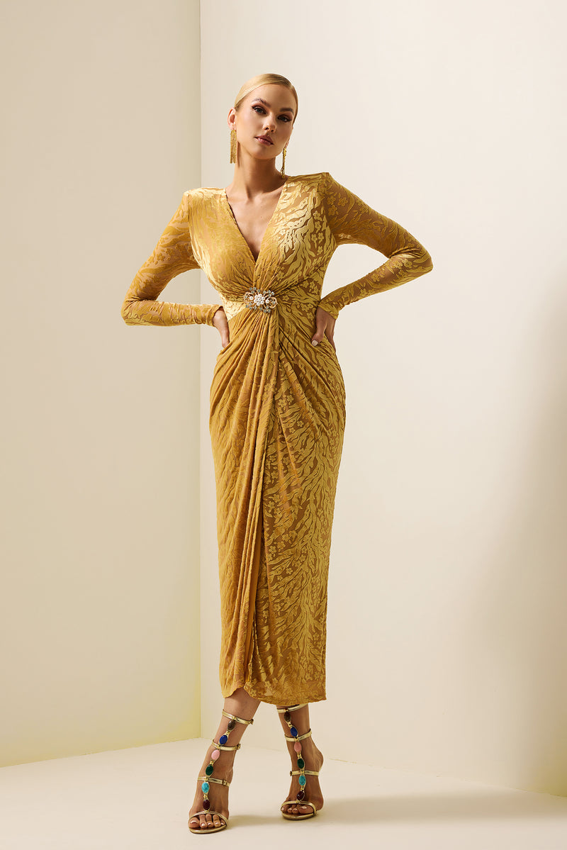 Gracefully Styled Dress for Any Occasion