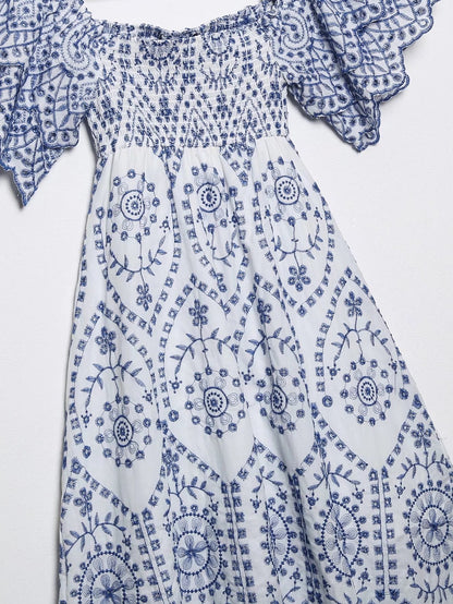 Beautifully Finished Dress in a Timeless Design