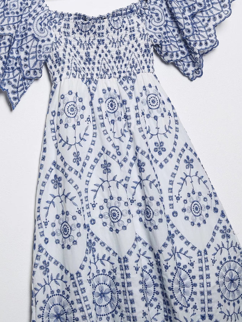 Beautifully Finished Dress in a Timeless Design