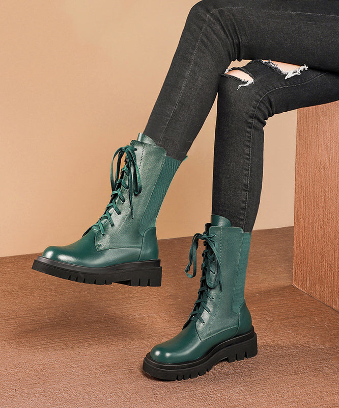 Effortlessly Elegant Boots with a Timeless Design
