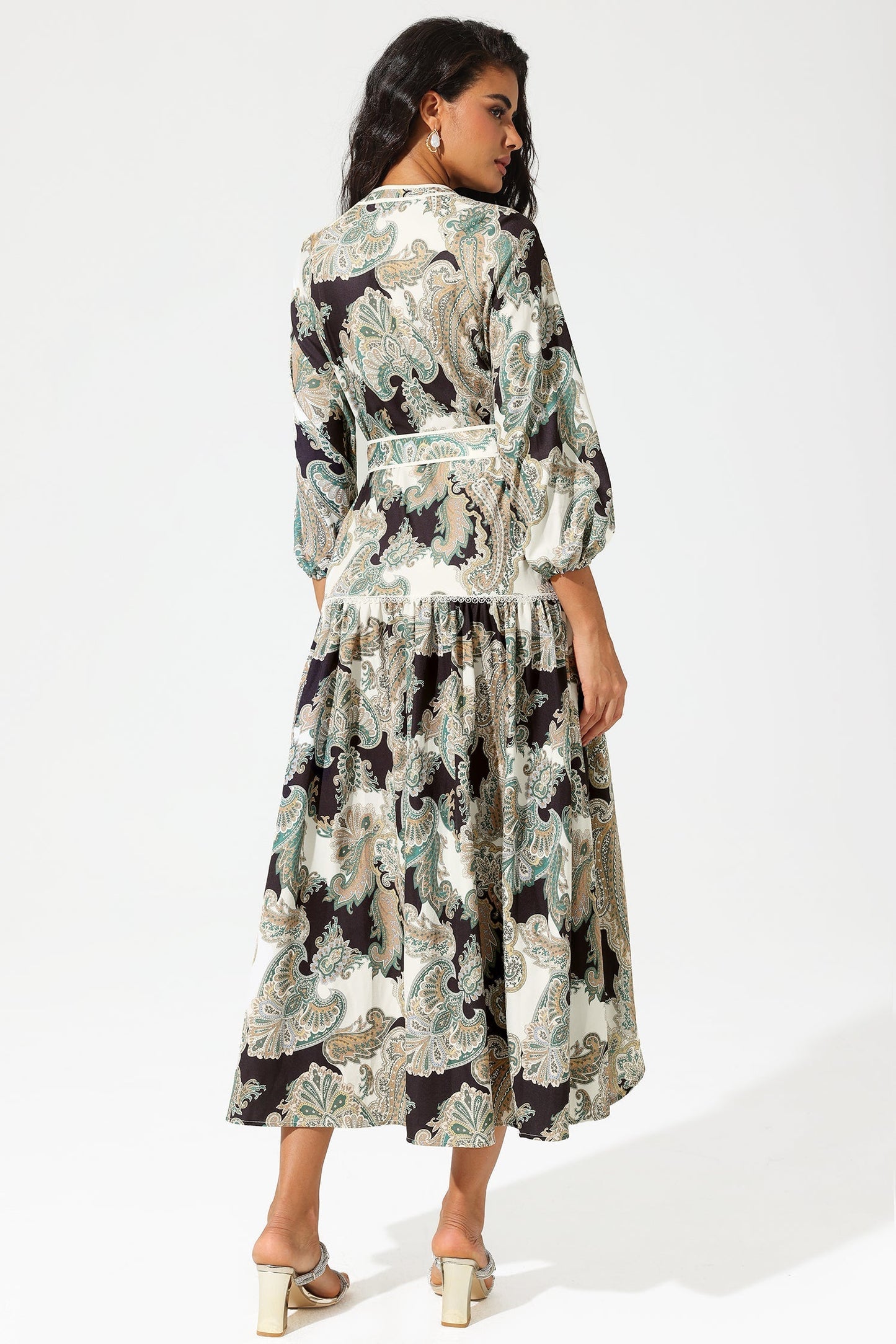 Effortlessly Elegant Dress with a Timeless Design