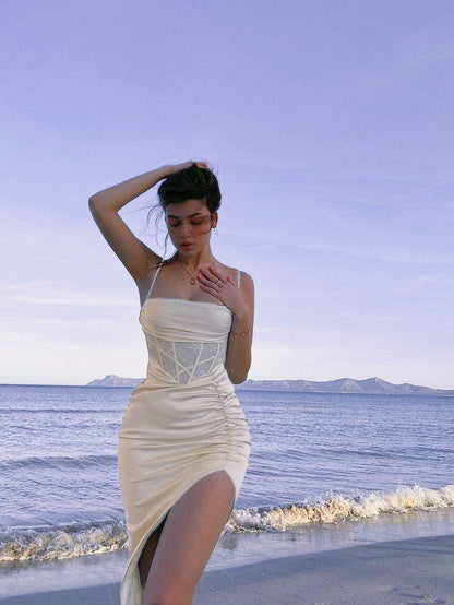 Beautifully Finished Dress in a Timeless Design
