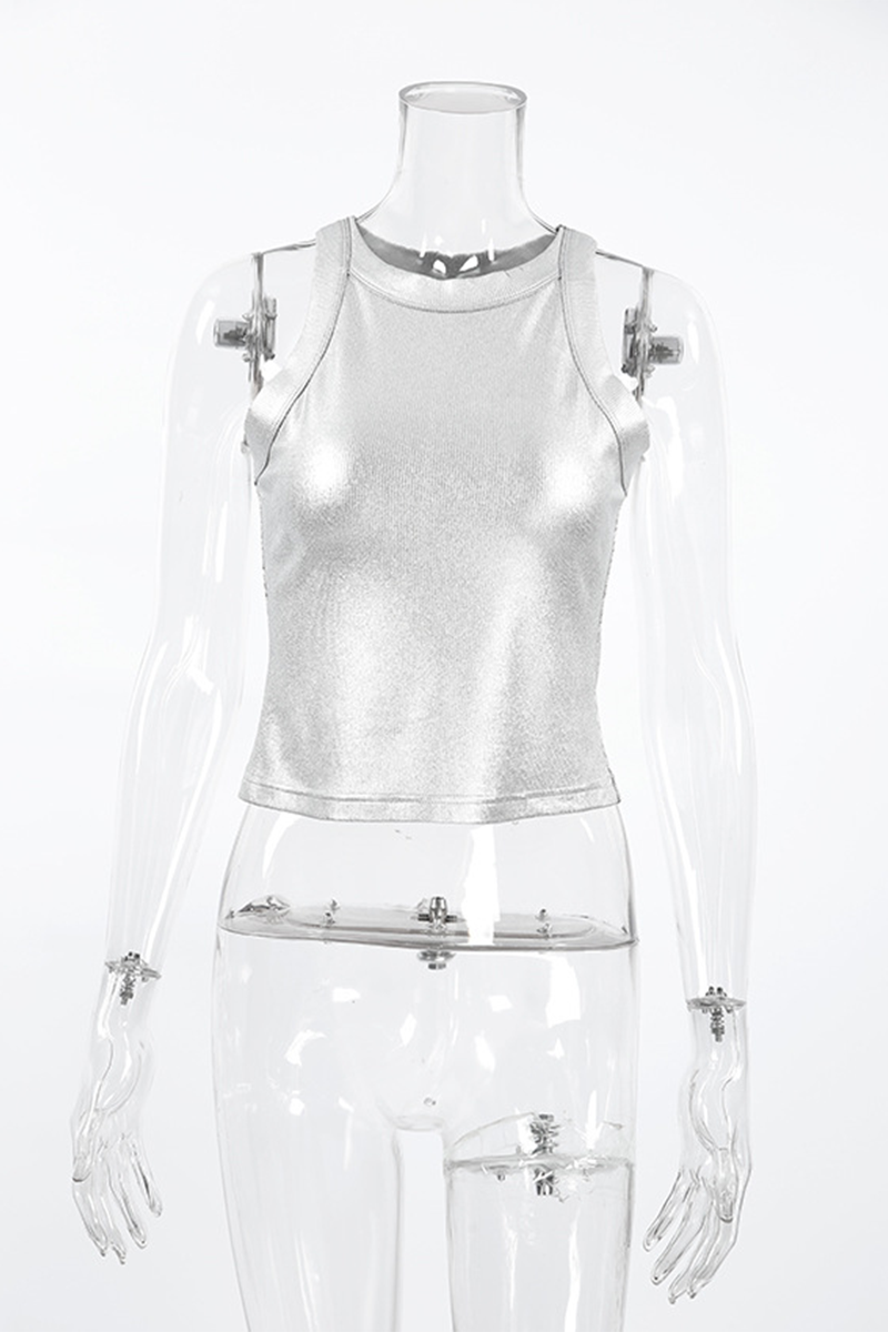 Well Tailored Top with a Graceful Silhouette