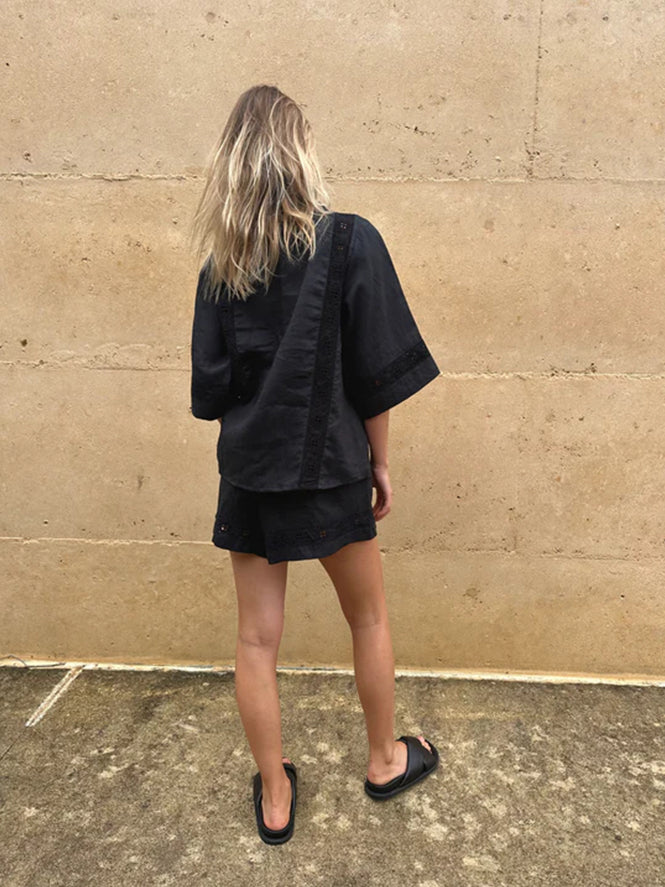 Well Tailored Shirt with a Graceful Silhouette