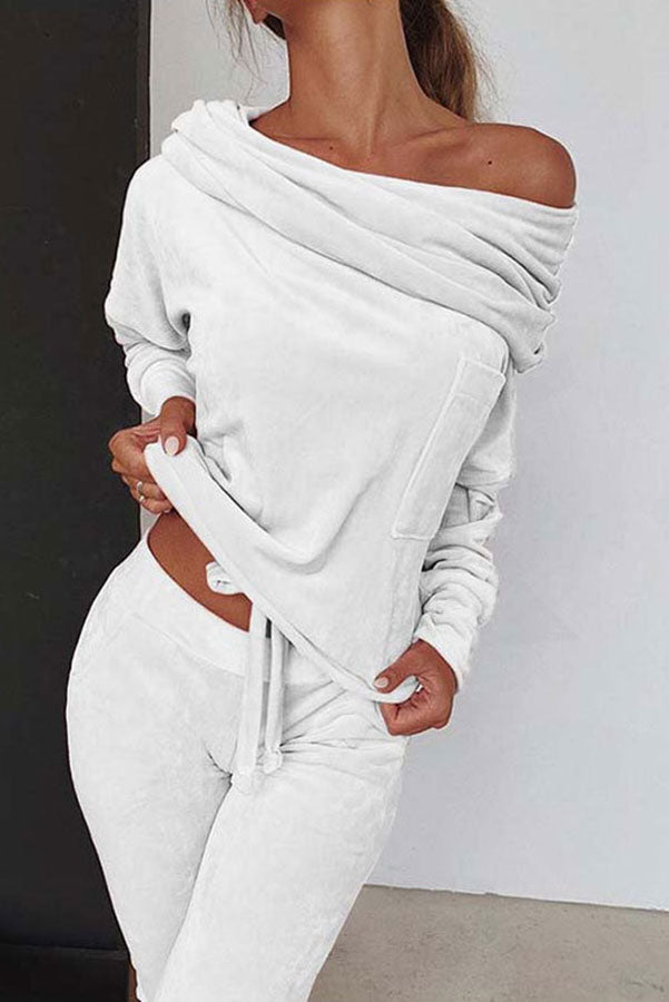 Effortlessly Elegant Pants with a Timeless Design