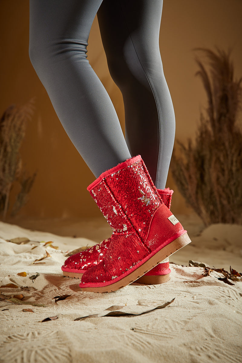 Effortlessly Elegant Boots with a Timeless Design
