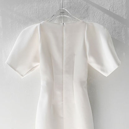 Well Tailored Dress with a Graceful Silhouette