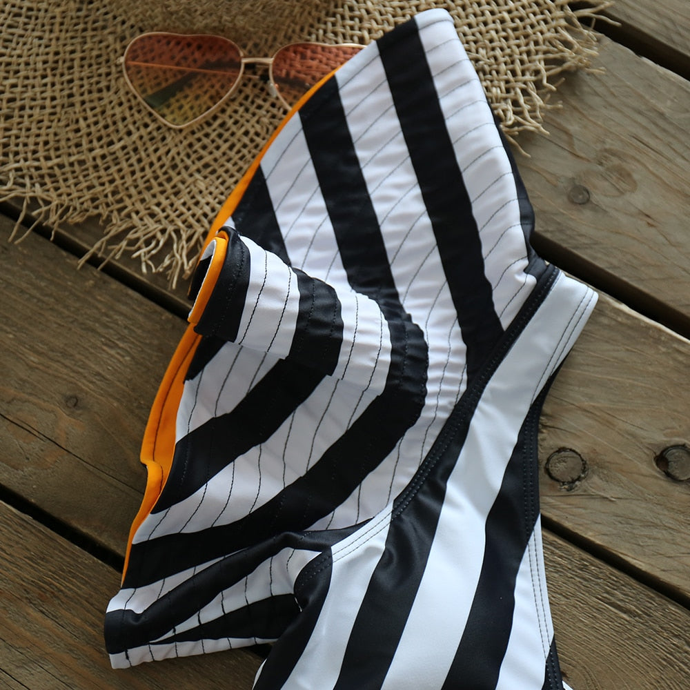 Effortlessly Elegant Swimsuit with a Timeless Design