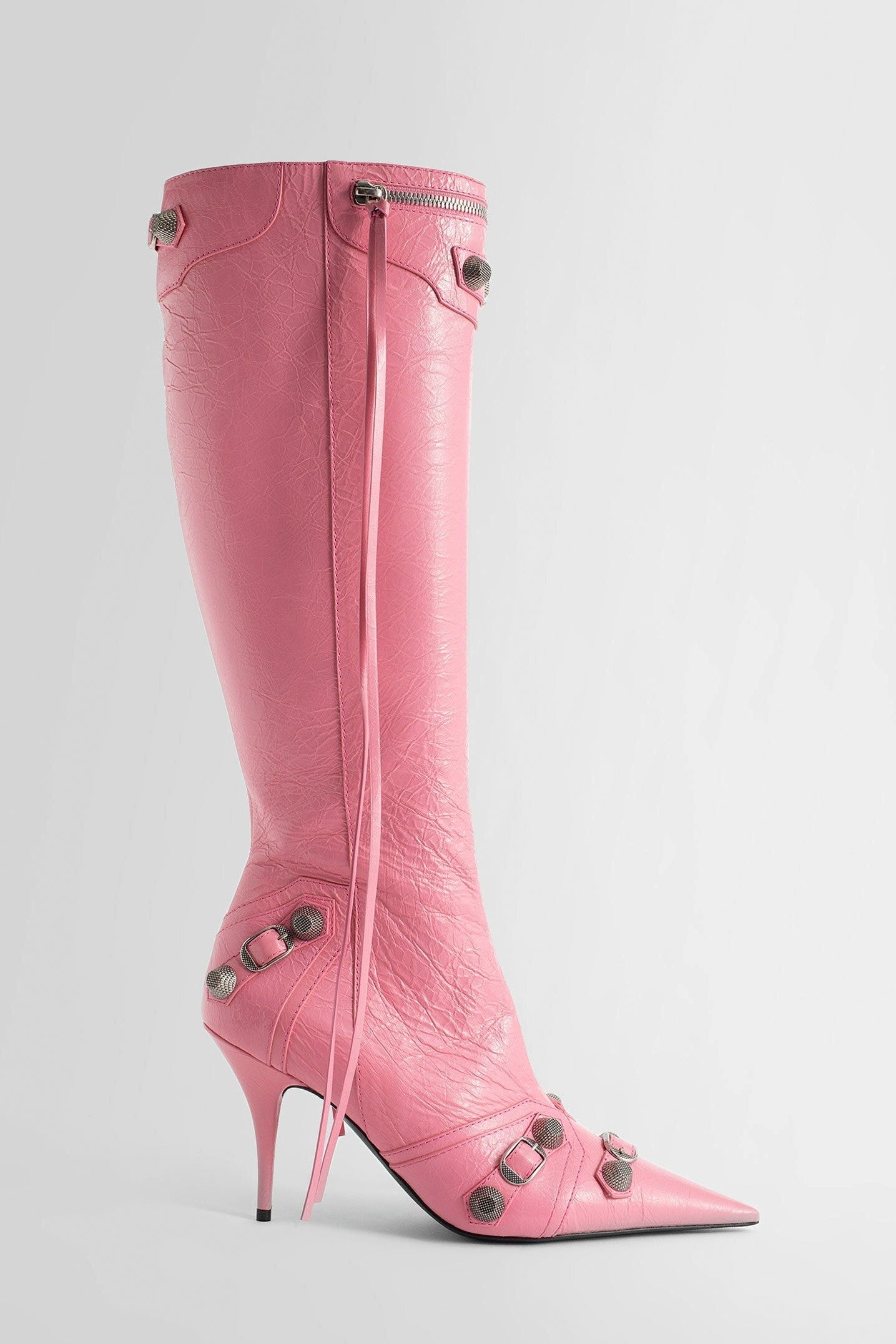 Well Tailored Boots with a Graceful Silhouette