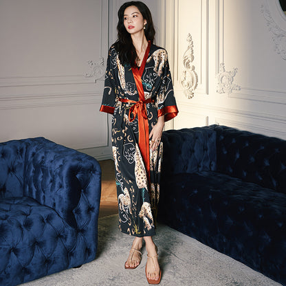 Well Tailored Top with a Graceful Silhouette