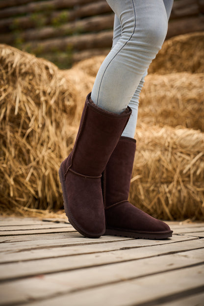 Well Tailored Boots with a Graceful Silhouette