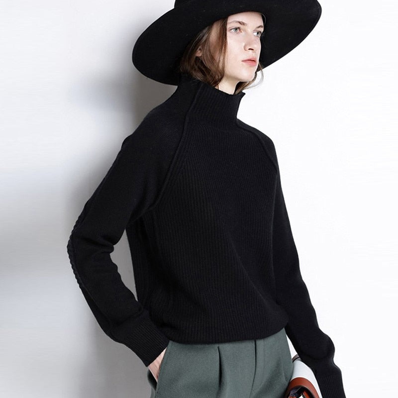 Effortlessly Elegant Sweater with a Timeless Design