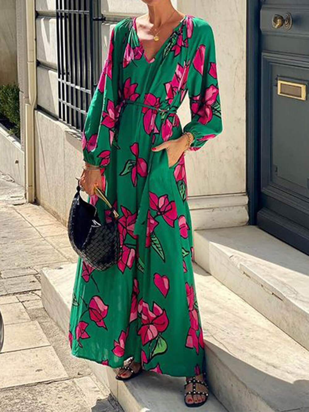 Well Tailored Dress with a Graceful Silhouette