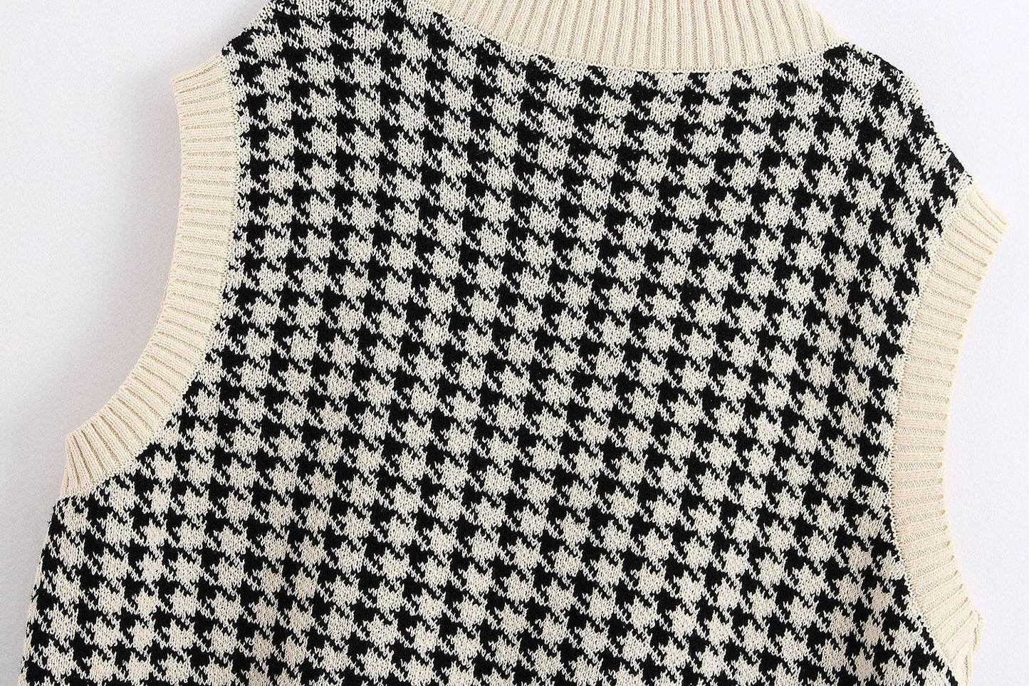 Well Tailored Top with a Graceful Silhouette