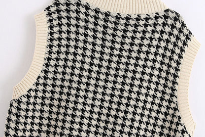 Well Tailored Top with a Graceful Silhouette