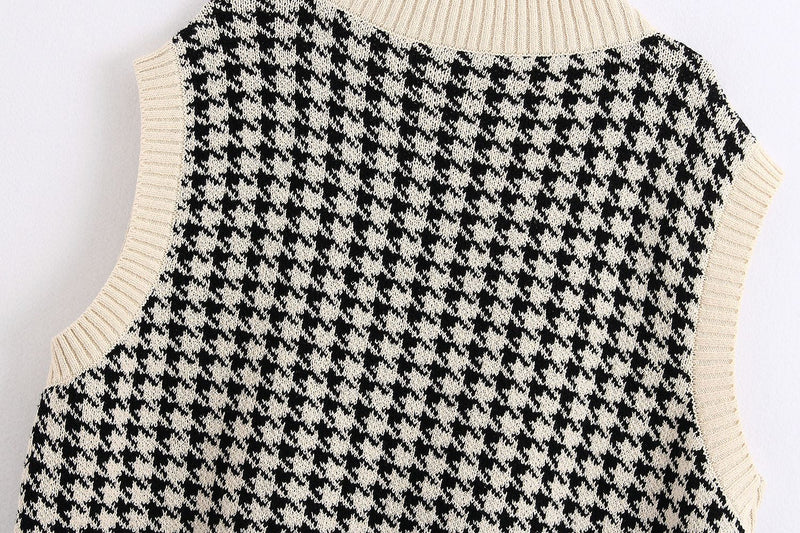 Well Tailored Top with a Graceful Silhouette