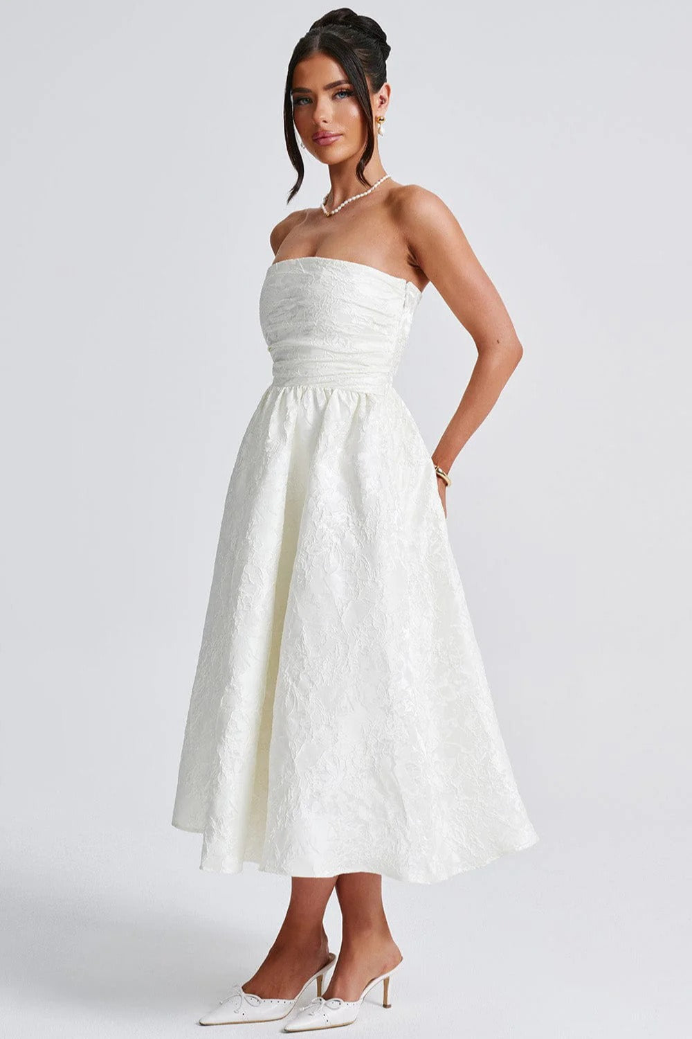 Well Tailored Dress with a Graceful Silhouette