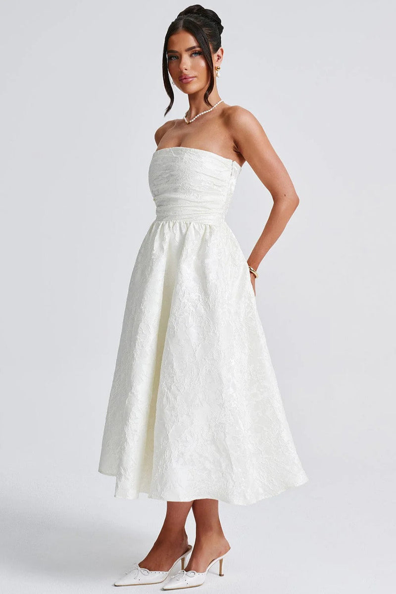 Well Tailored Dress with a Graceful Silhouette