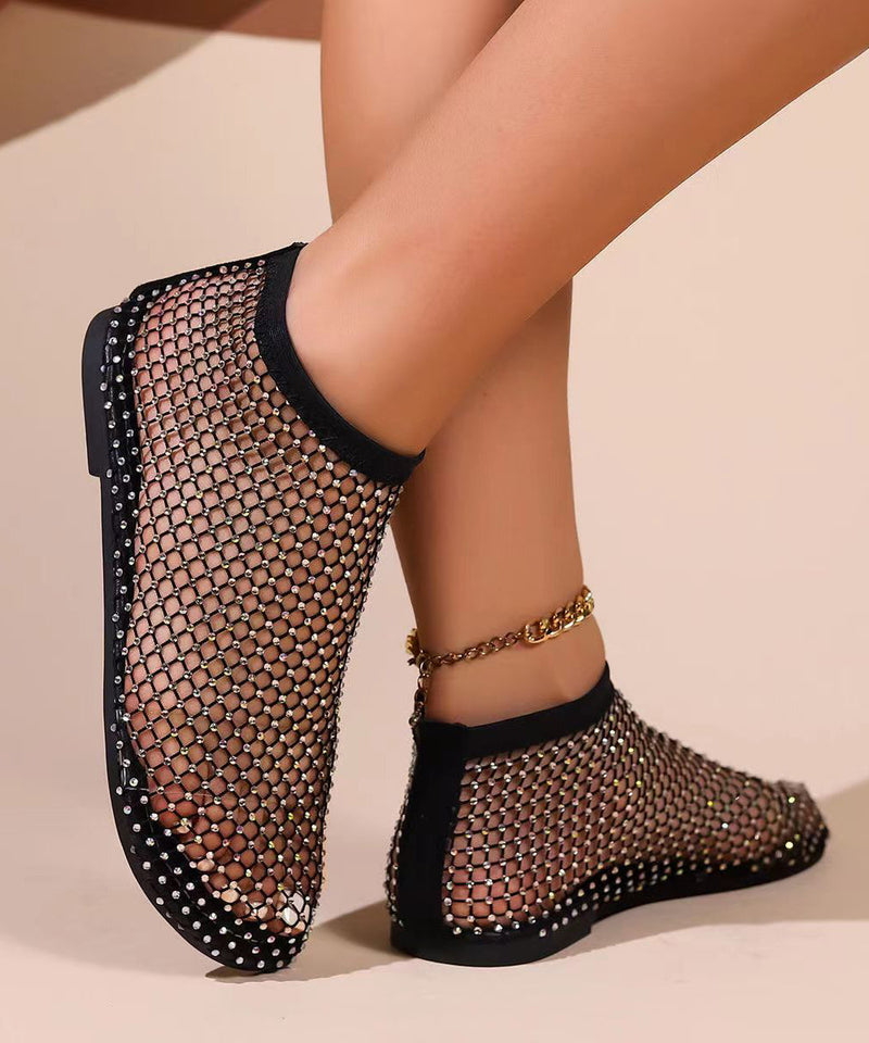 Effortlessly Elegant Sandals with a Timeless Design