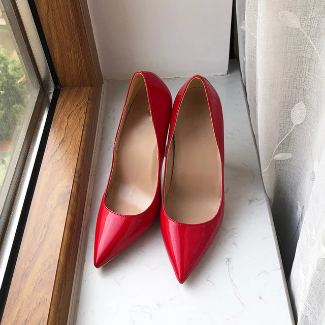 Effortlessly Elegant Heels with a Timeless Design